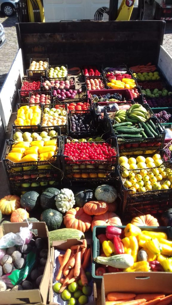 Produtos doados para Festa das Colheitas são destinados ao Banco de Alimentos