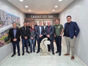 AMMECS discute Noite Gospel 2026 e monumento à Bíblia em reunião com prefeito Adiló Didomenico